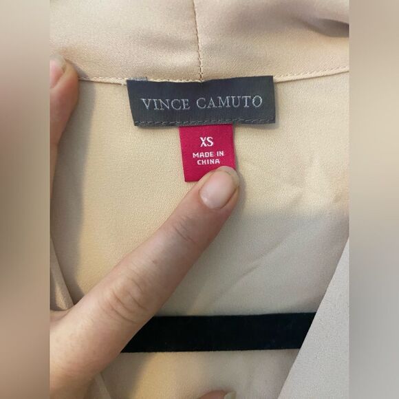 Vince Camuto Cream Relaxed Asymmetrical Sleeveless Tunic - Picture 3 of 6